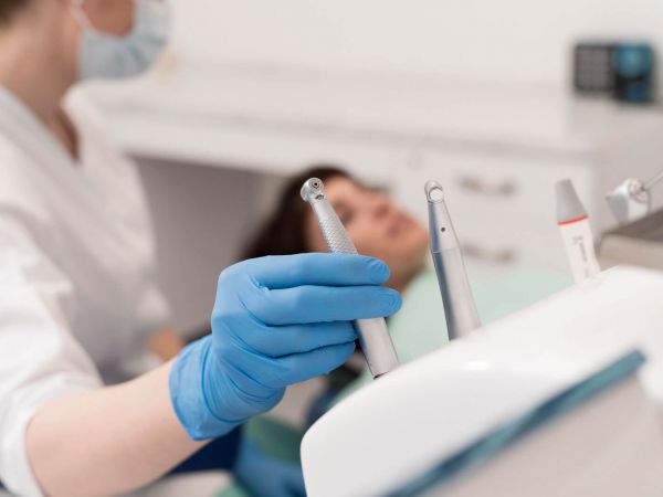 Parodontologische Behandlung für ein gesundes Lächeln